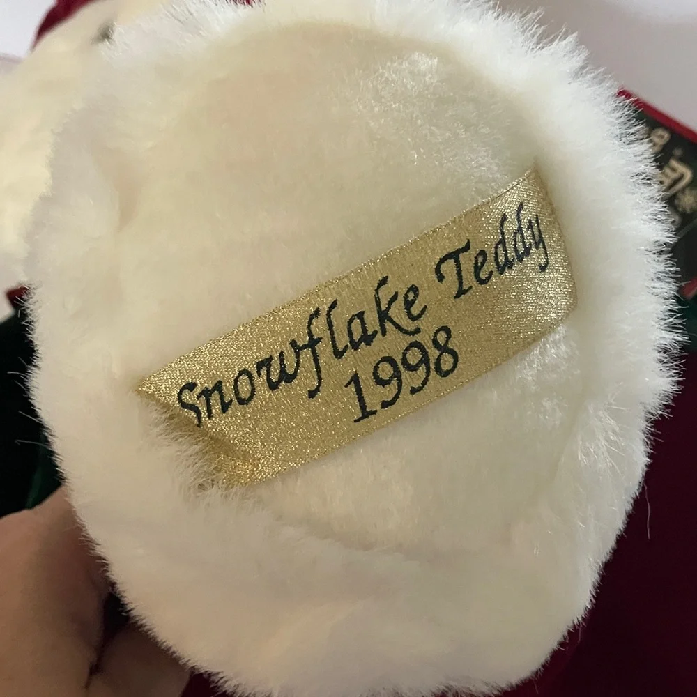 1998 Snowflake Teddy Bear with Red and Green Outfit‎ & Hat